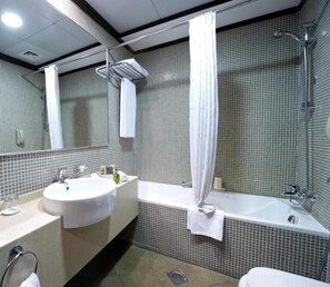 Hair dryer - Three Bedroom Apartment Near Internet Metro By E R (دبي)