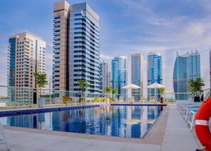 Pool - Two Bedroom Apartment In Marina By E R (دبي)