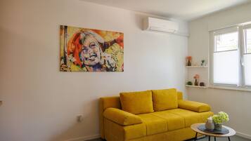 Apartemen | Area keluarga | TV