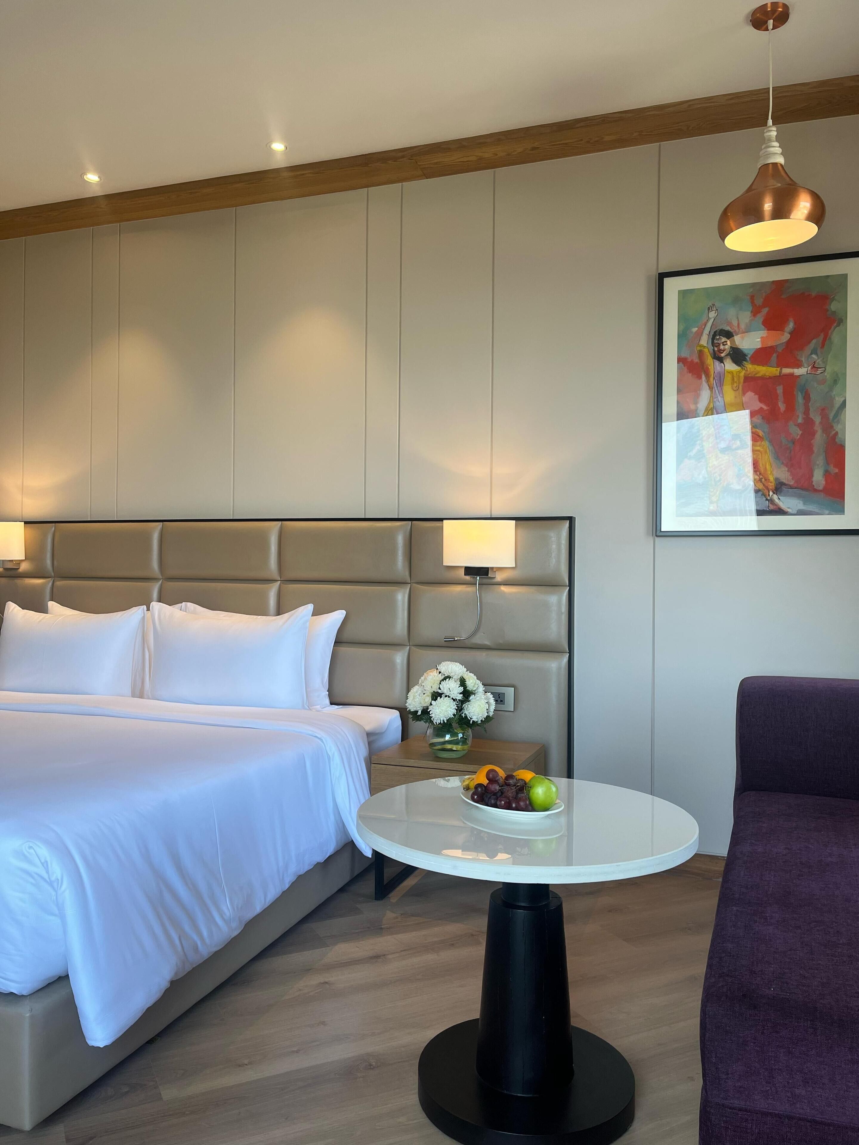 premium room, 1 king bed | egyptian cotton sheets, premium bedding, in-room safe, desk