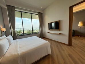 Junior Suite, 1 King Bed | Egyptian cotton sheets, premium bedding, in-room safe, desk - Ramada Encore by Wyndham Amritsar Airport (Amritsar)