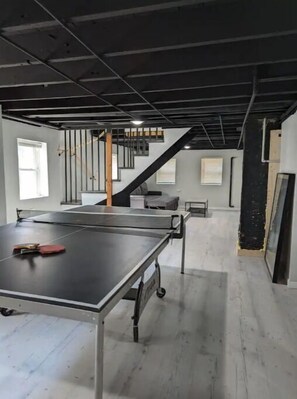 Games room - Near Midway Newly remodeled (Cicero)