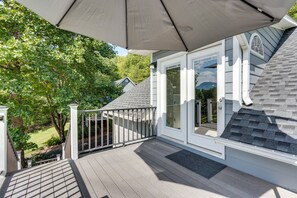 Terrace/patio - Young Harris Vacation Rental w/ Mountain Views! (Young Harris)