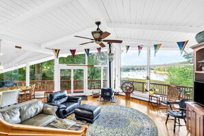 Living area - The Ship House on the Saco River with Hot Tub (Biddeford)