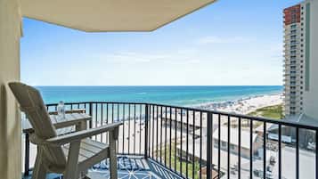 Apartamento, 1 habitación, frente a la playa (1011 W) | Balcón