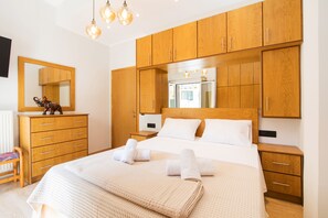 City Apartment | 1 bedroom, iron/ironing board, free WiFi