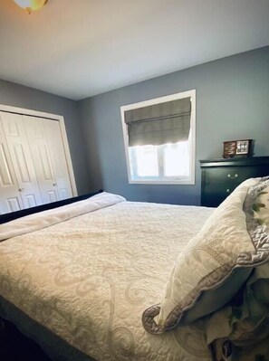3 bedrooms, iron/ironing board, WiFi, bed sheets