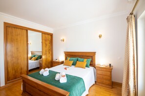 4 soverom, safe på rommet, strykejern/-brett og wi-fi (inkludert)