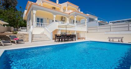 Retreat w/ Heatable Pool and BBQ in Galé