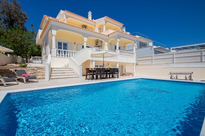 Retreat w/ Heatable Pool and BBQ in Galé
