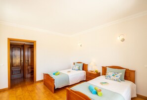 4 bedrooms, in-room safe, iron/ironing board, free WiFi