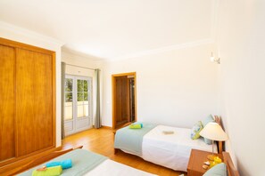 4 bedrooms, in-room safe, iron/ironing board, free WiFi