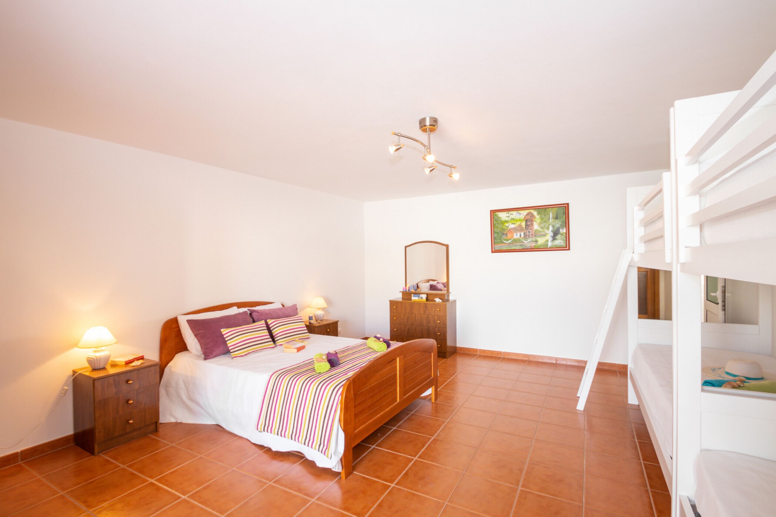 4 Schlafzimmer, Zimmersafe, Bügeleisen/Bügelbrett, kostenloses WLAN