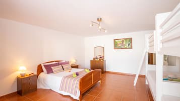 4 Schlafzimmer, Zimmersafe, Bügeleisen/Bügelbrett, kostenloses WLAN