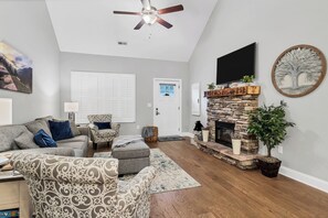 TV, fireplace - Cozy 2 BR Condo with Fireplace, Full Kitchen, Pool Access, Walking and Bike Path (Townsend)