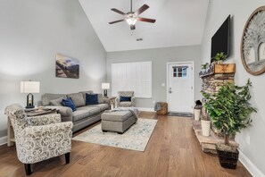 Televisión y chimenea