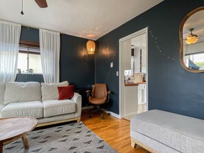 Smart TV, stereo - A Private Canyon Retreat- Where Nature Meets Downtown San Diego (San Diego)