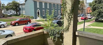 The Harrison A / 1BD/1BA Apt steps from Riverfront