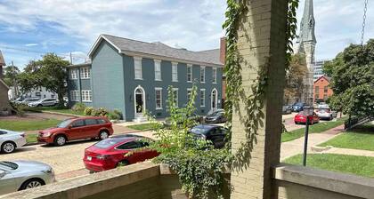 The Harrison A / 1BD/1BA Apt steps from Riverfront