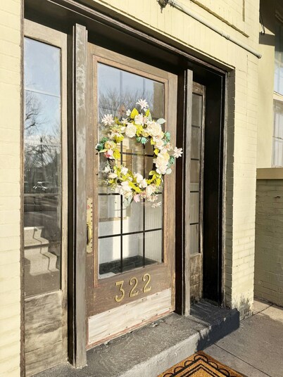 The Harrison A / 1BD/1BA Apt steps from Riverfront