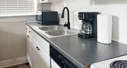 The Harrison A / 1BD/1BA Apt steps from Riverfront