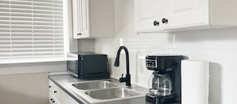 The Harrison A / 1BD/1BA Apt steps from Riverfront