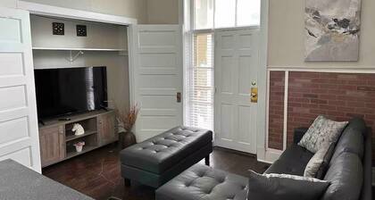 The Harrison A / 1BD/1BA Apt steps from Riverfront