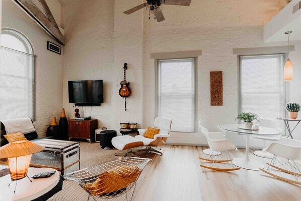 TV, fireplace - Skyline View Penthouse Apartment (Mansfield)