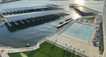 Topsider Penthouse 511 with Resort Pools