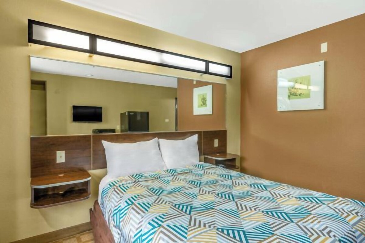 WiFi (free), bed sheets