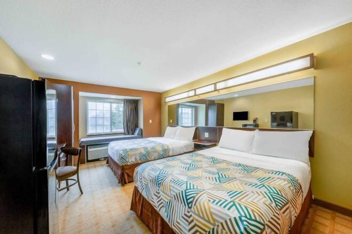 Desk, WiFi (free), bed sheets
