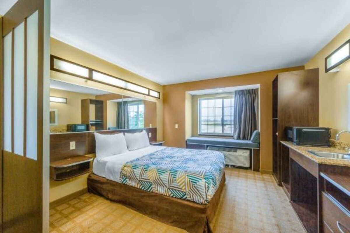 Desk, WiFi (free), bed sheets