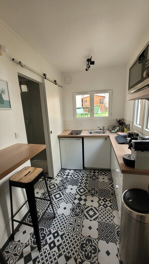 Fridge, microwave, stovetop, coffee/tea maker