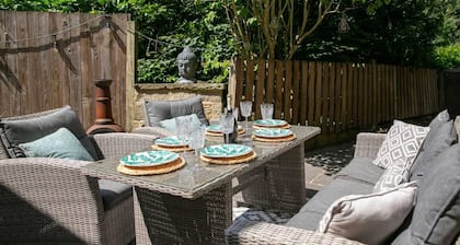 Remarkable 4-bed House Near Leeds Airport