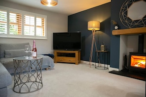 House | Living area - Remarkable 4-bed House Near Leeds Airport (Leeds)