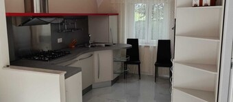 Veronica House