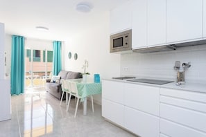 Microwave, stovetop, dishwasher, coffee/tea maker