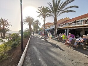 Outdoor dining - Home2Book Cozy Pool & Terrace Apt Los Cristianos (Playa de la Américas)