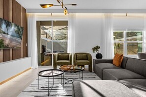 Living area - 5 Bedrooms/ 4 Bathrooms/ Storey Lake (2533 RT) (Kissimmee)