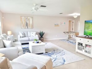 Smart TV, futbolito y libros 