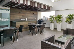 Outdoor dining - Splendorous 2 BR & 2 story apart in Downtown SD (Santo Domingo)