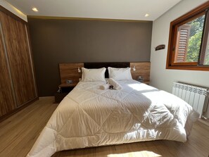 2 bedrooms, iron/ironing board, free WiFi