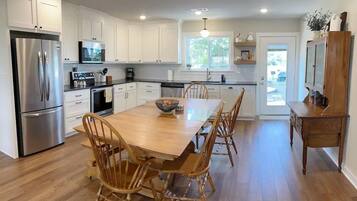 冰箱、微波炉、烤箱、炉灶