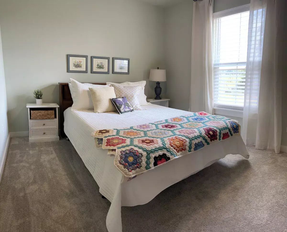 4 bedrooms, iron/ironing board, WiFi, bed sheets