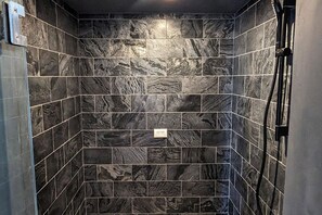 Dusche, Handtücher, Seife, Shampoo