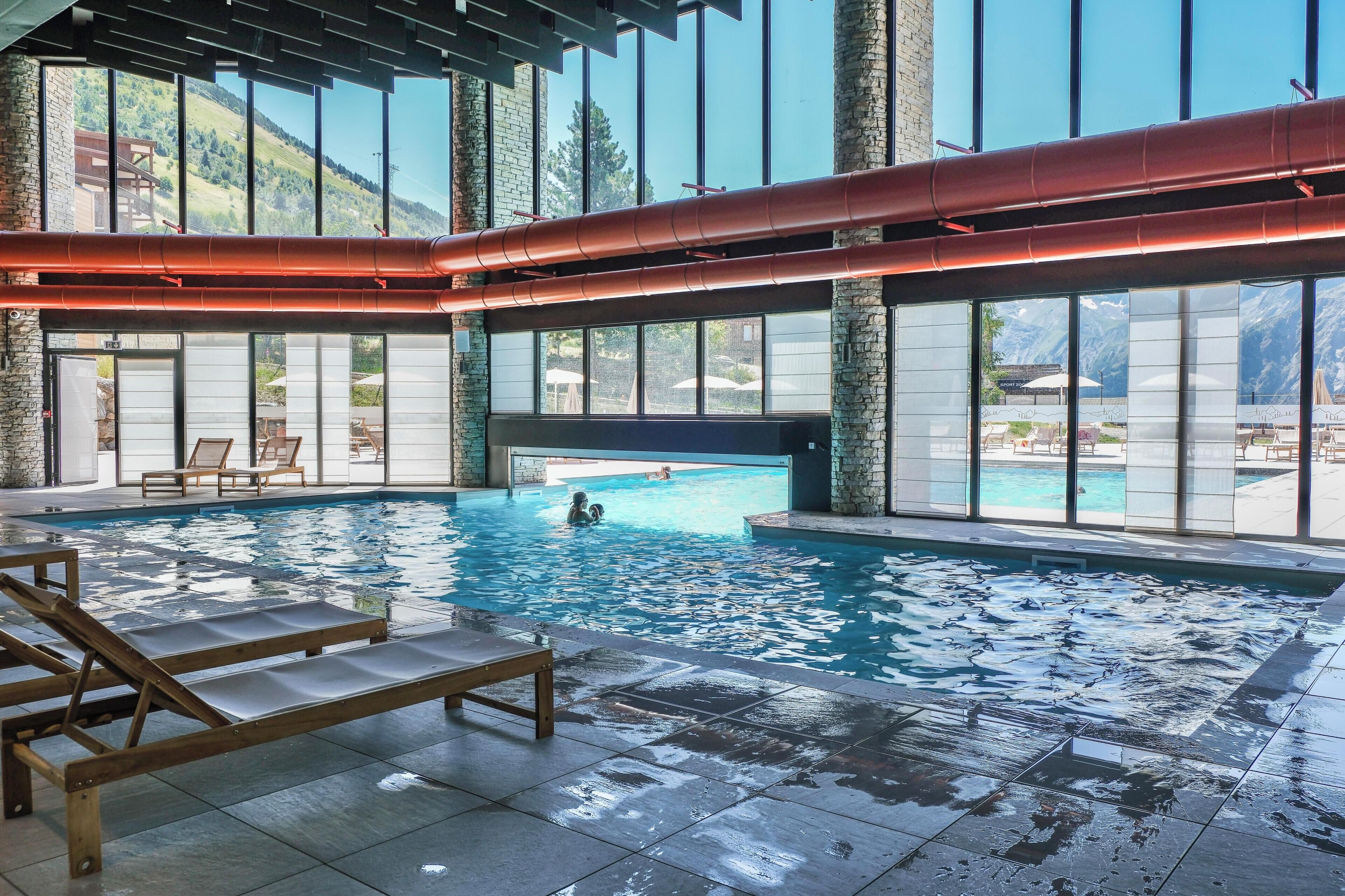 2 piscinas cubiertas