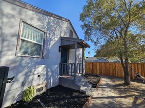 Exterior - Oasis in North Sacramento  (Sacramento)
