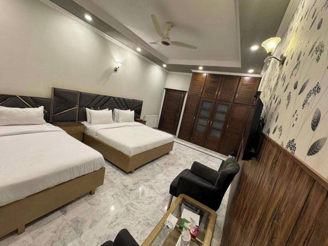 WiFi (free), bed sheets