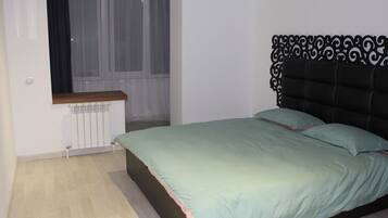 2 makuuhuonetta, silitysrauta/-lauta, ilmainen Wi-Fi, vuodevaatteet