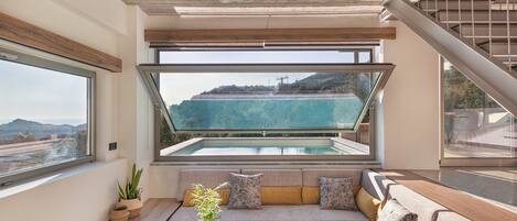 Una Smart TV, un reproductor estéreo